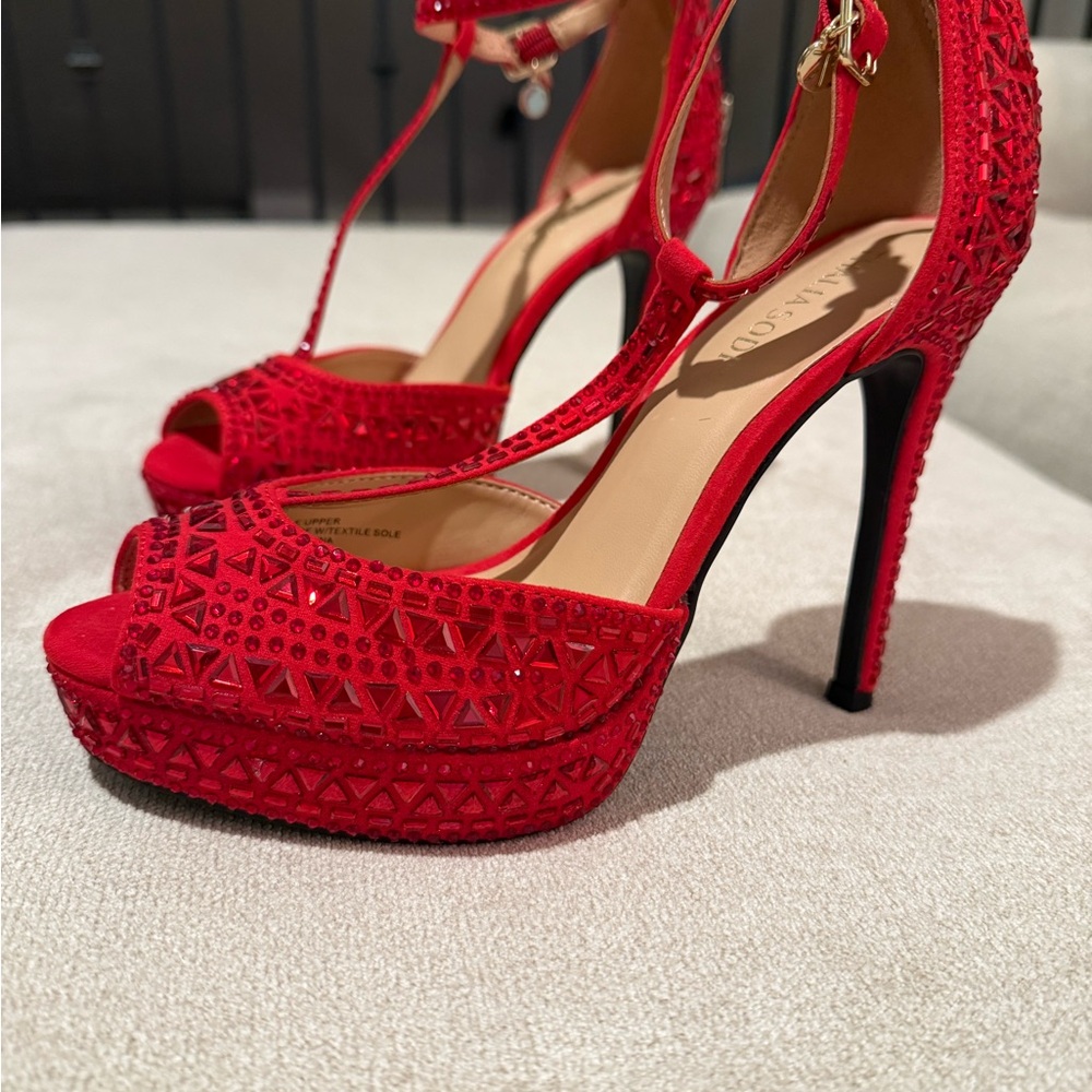 Thalia Sodi Red T-Strap Platform Stiletto Heels with Geometric Embellishments - Picture 5 of 9